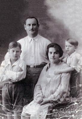 The Wohlfeiler family: Parents Kalman-Leib and Chaya, and their children Abraham (Romek) and Genia. Krakow, Poland, early 1930s