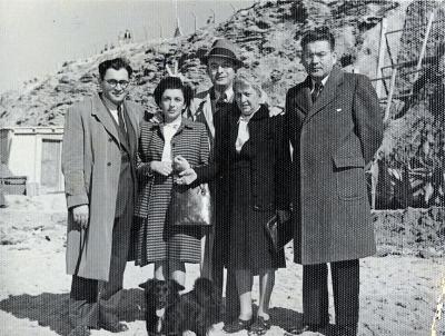 יעקב מרמרוש במרכז עם הכובע. ארץ ישראל, 1940