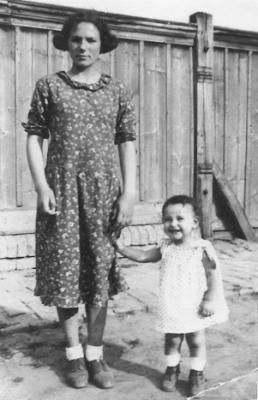Pre-war photograph of Margitte Rosenberg (left)