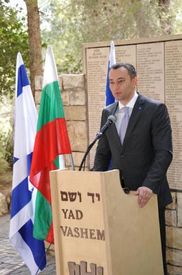 שר החוץ הבולגרי ניקולאי מלדנוב נושא דברים בטקס