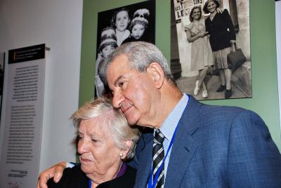Andrée Geulen avec l’un de “ses rescapés” durant une visite du Musée d’histoire de la Shoah à Yad Vashem, ‏2007