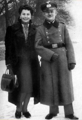 הוריה של אירנה דנר - אביה במדי הצבא הגרמני