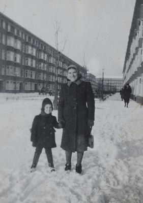 דייזי עם אמה הרטה באמסטרדם, 1940 