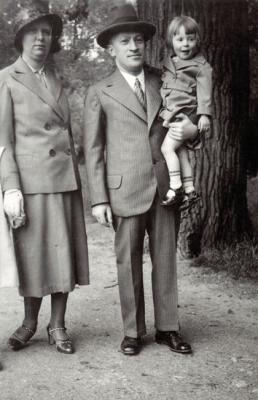Helene and Yedidya Geminder with Irene, Halle, Germany, circa 1934