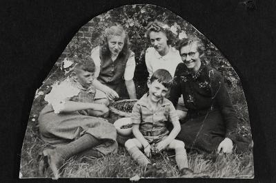 מקס עם משפחת מציליו, 1944 