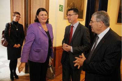 Maire Geoghegan-Quinn, Gideon Saar, and Chairman of the Yad Vashem Directorate Avner Shalev