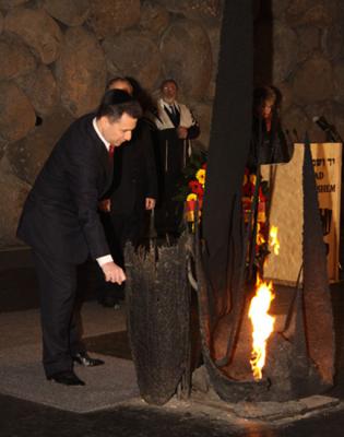 Prime Minister Nikola Gruevski rekindles the eternal flame in the Hall of Remembrance during the memorial ceremony