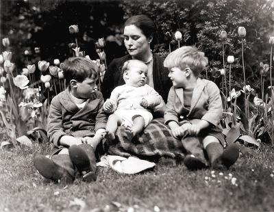 Sofka avec ses fils Peter, Ian et Patrick. Cookham Dean, 1939
