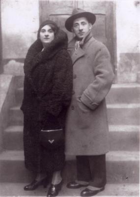 Actor Zisha Katz pictured with his wife Topshe