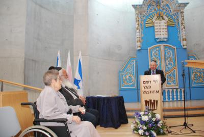 הניצול ויליאם דונט נושא דברים לכבוד מצילתו בבית הכנסת ביד ושם