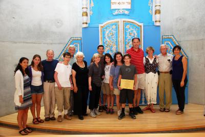 The extended Priven family during Jalen Schlosberg's twinning Bar Mitzvah ceremony at the Synagogue in Yad Vashem Jerusalem