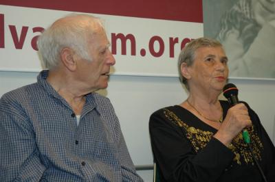 Siblings Hilda Shlick and Simon Glasberg at Yad Vashem