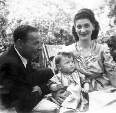 Esther Bielski (née Hauszpeigel) with her husband Aaron Bielski and daughter Rachel Vered