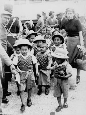Los «niños de Teherán» llegando a la tierra de Israel, febrero de 1943