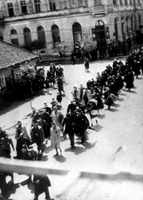 Jews moving into a ghetto, Hungary