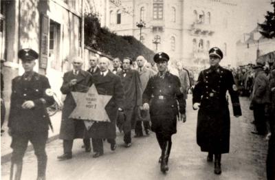 Verhaftung von Juden in Baden-Baden, Deutschland, durch SS-Leute in der Pogromnacht