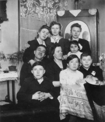 Esta es la familia que salvó a Giza Alterwain en Varsovia