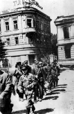 Julio de 1944 - Partisanos judíos entrando a la ciudad de Vilna, después de la liberación