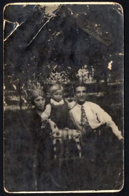 Abraham (Abramek) Koplowicz mit seiner Mutter Johet-Gitel und seinem Vater Mendel