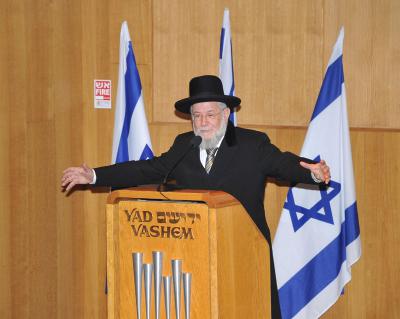 יושב ראש מועצת יד ושם, הרב ישראל מאיר לאו, נושא דברים במפגש