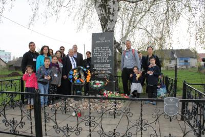 שמעון גרינהויז ובני משפחתו ב-29 באפריל 2018 בארוע בקרסנה שבבלרוס, לזכר חיסול הגטו ולזכר הקורבנות היהודים מהאזור שנרצחו ע&quot;י הנאצים.