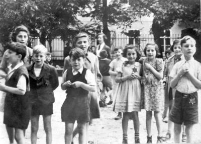 Theresienstadt, Tschechoslowakei: Kinder mit dem Gelben Stern