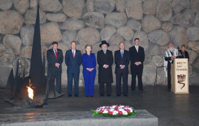 Memorial Ceremony in the Hall of Remembrance (from left to right) - Israel&#039;s Ambassador to the US Sallai Meridor, US Ambassador to Israel James B. Cunningham, US Secretary of State Hillary Clinton, Chairman of the Yad Vashem Council Rabbi Israel Meir Lau,