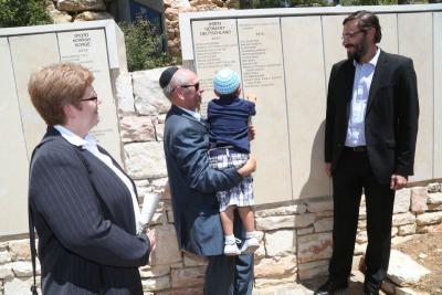 Peter Nurnberger shows his grandson the inscription in honor of his father, Johann Karl Nurnberger at the award presentation ceremony, Yad Vashem, 21 August 2014