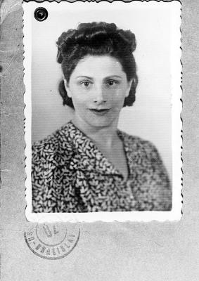 Mina Wachsmannova, born on 18/10/1900 in Bratislava, Czechoslovakia.