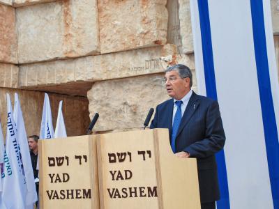 Chairman of the Yad Vashem Directorate Avner Shalev speaking during the ceremony in the Valley of the Communities