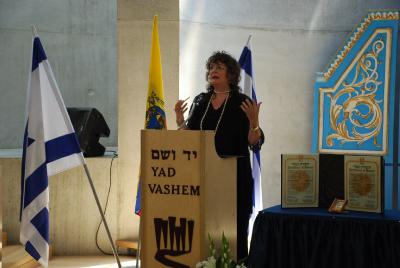 Irena Steinfeldt, Director of Righteous Among the Nations Department at Yad Vashem, speaking at the ceremony in the synagogue