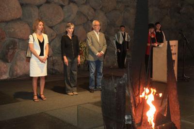 From left: Sonia Barbry, Representative of the French Embassy, Veronique Dorothy, granddaughter of Righteous Among the Nations Marie-Paule and Giovanni Angeli, and Holocaust survivor Henri Dzik at the ceremony in the Hall of Remembrance