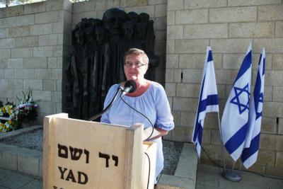 כבוד שגרירת פולין בישראל, הגב&#039; אגניישקה מדגזיאק מישבסקה נושאת דברים בעצרת