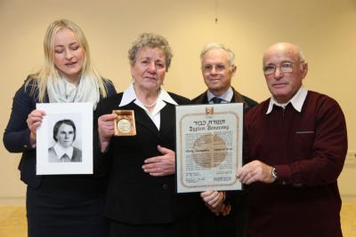 Presentation of the medal and certificate of Honor to Righteous Maria Zurawska&#039;s daughter, Yad Vashem, 16 January 2014