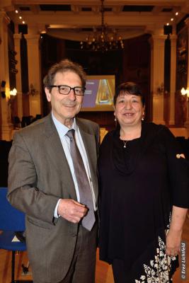 Bernard Emsellem, conseiller du président de la SNCF, en compagnie de Miry Gross, directrice des relations avec les pays francophones à Yad Vashem