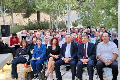 The Seiferts, Avner Shalev, and Lt. Gen. (res.) Moshe Yaalon at the ceremony honoring the Seiferts at Yad Vashem