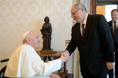 His Holiness Pope Francis with Yad Vashem Chairman Dani Dayan at the Vatican