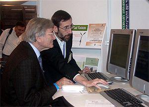 Eli Hurvitz (left), Israel Chairman of the GA, searches the database with Alex Avraham, Director of Yad Vashem&#039;s Hall of Names