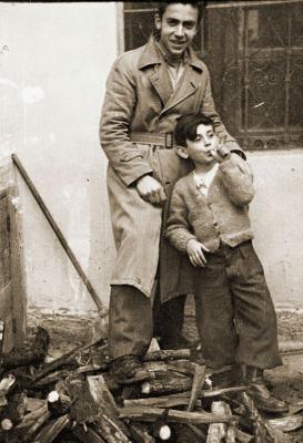 Albanischer Retter Refik Veseli mit Gavra Mandil, hier ca. 1943