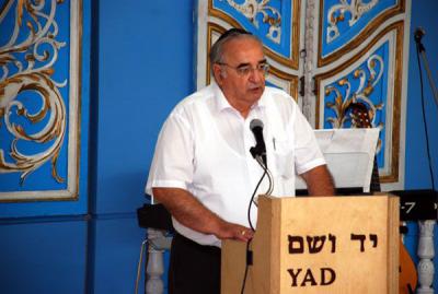 מר מריו סוריאנו, יושב ראש העמותה הארצית למורשת יהודי רודוס, נושא דברים בעצרת