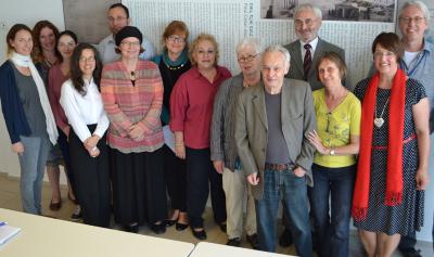 Kolleginnen und Kollegen, die längst zu Freunden wurden: Das Team der International School for Holocaust Studies mit Theo und Gisela Schwedmann. 