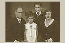 הדי, הוריה ואחיה לפני המלחמה
