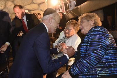 The US President warmly greeted and spoke to Holocaust survivors Gita Cycowicz (center) and Rena Quint