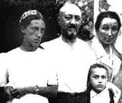 Давид Таубкин с сестрой и родителями, 1940 г.