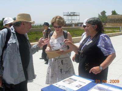 מתנדבי הפרויקט ביד ושם, יום השואה, אפריל 2009