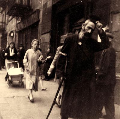 Idős zsidó a varsói gettó utcáján, 1941. szeptember 19