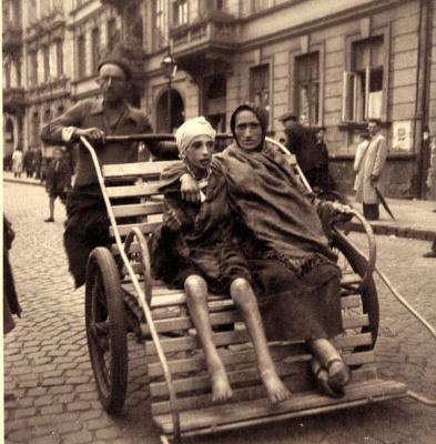 Riksán utazó, éhező nők a varsói gettóban, 1941. szeptember 19
