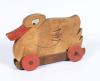 Le canard en bois creux, utilisé par Judith Geller pour la contrebande de documents, dans le cadre de ses activités dans la résistance en tant qu’assistante sociale pour enfants.