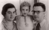 Aleida-Chana with her parents Noah and Lena, 1941, Indonesia