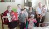 Hanna mit ihren Kindern und Enkeln in Israel
